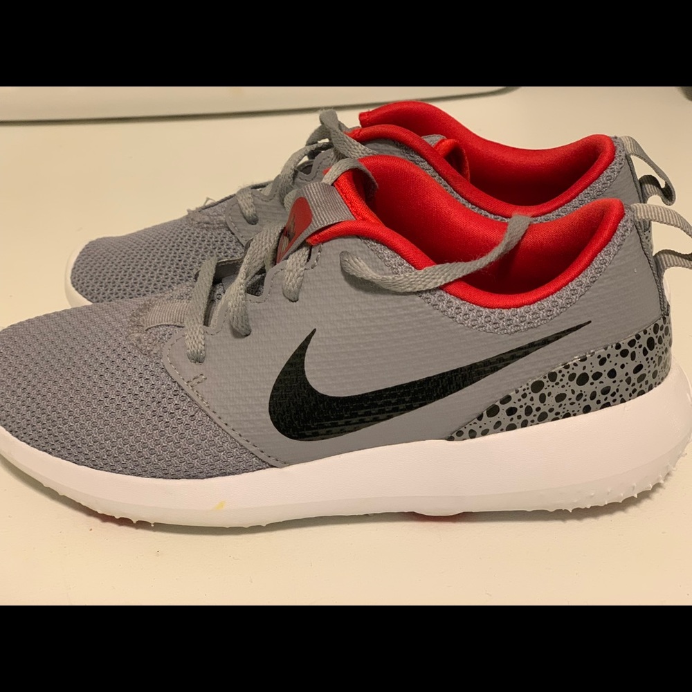 Kids golf shoes
